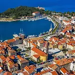 N&b Makarska