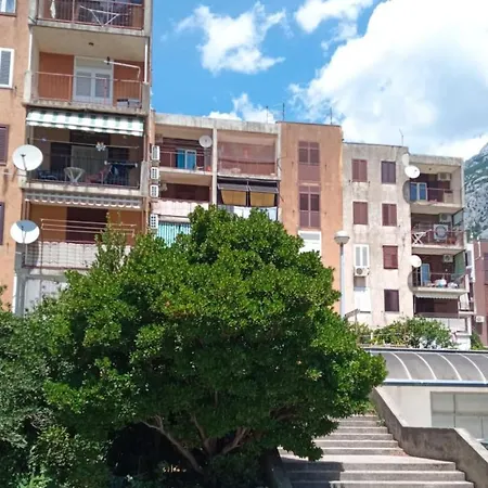 N&b Appartement Makarska