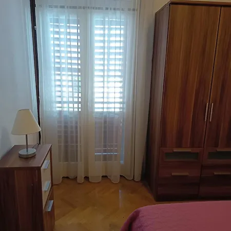N&b Appartement Makarska