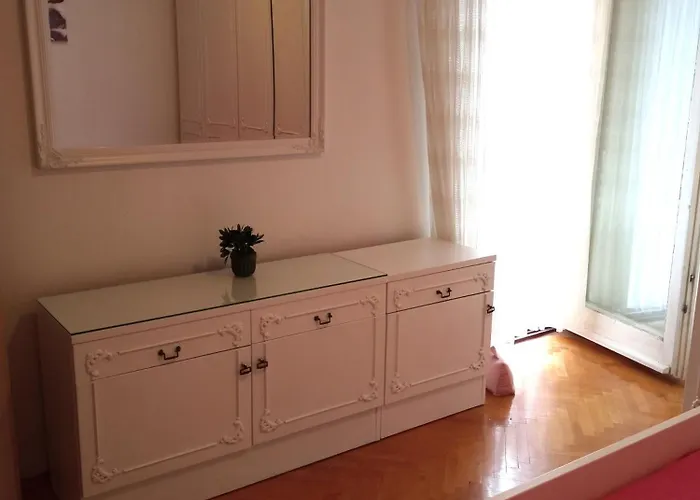 Apartment N&b Makarska